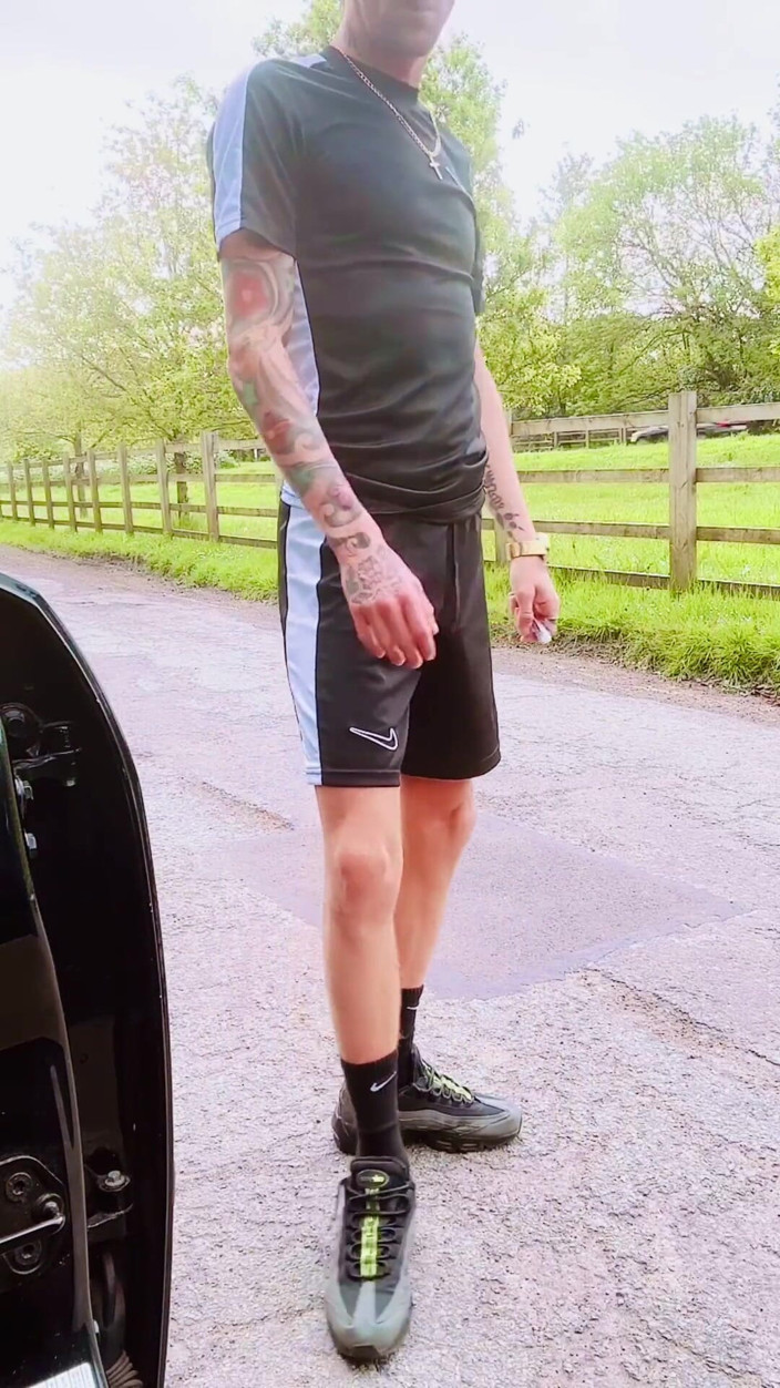 Chardoffchavlad: Britanica Chav se reproduce cu un băiat elegant