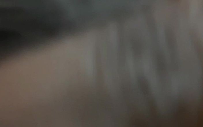 Lubina45: Han omfamnar sina egna önskningar i en privat miljö.