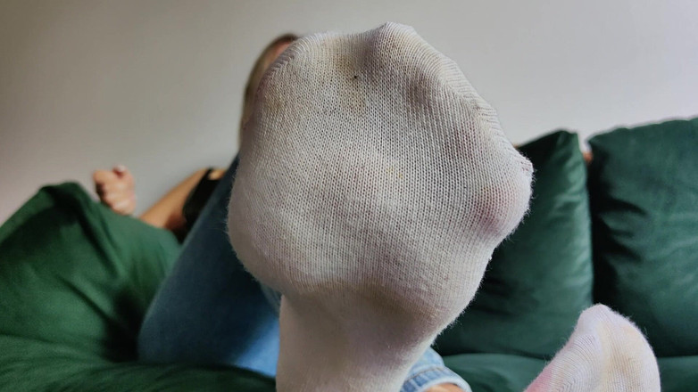 Goddess Lena: Mes chaussettes sales. Tes pensées coquines