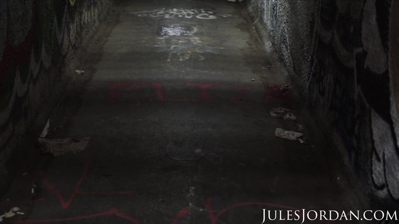 Jules Jordan: La gang troia cagna con emily willis e jane wilde