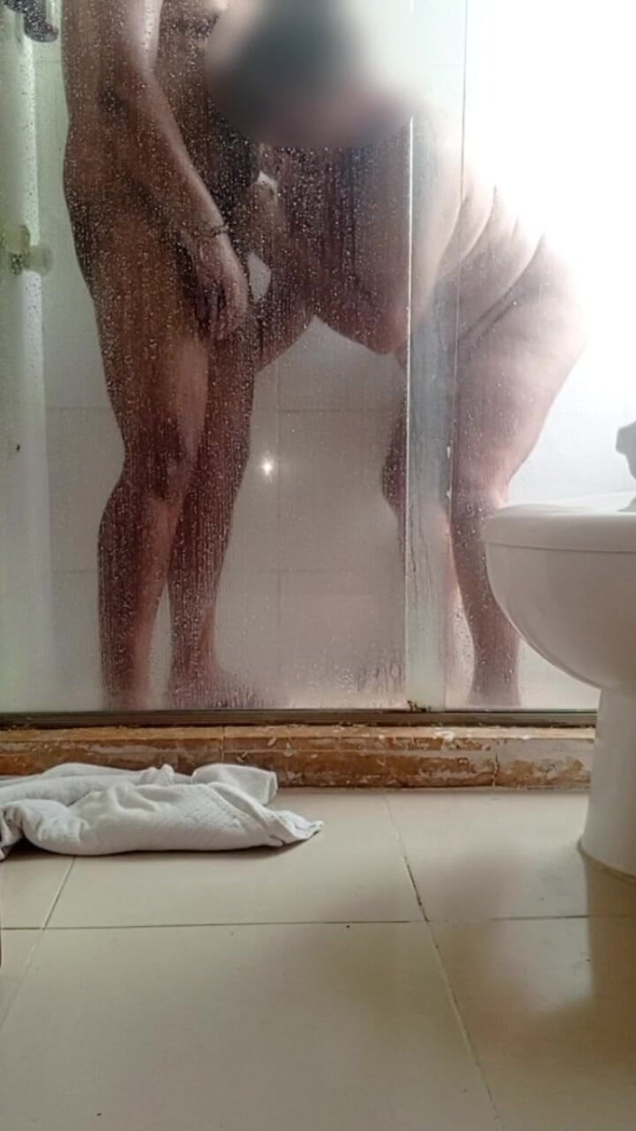 Milfta boohot: होटल के बाथरूम में चोदने लायक सौतेली मम्मी को चोदना