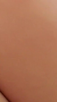 Adegan kotor Sluty-3 Tukang urut si rambut coklat seksi Mandy Moore mengongkek pesakitnya dan berakhir dengan pancutan muka