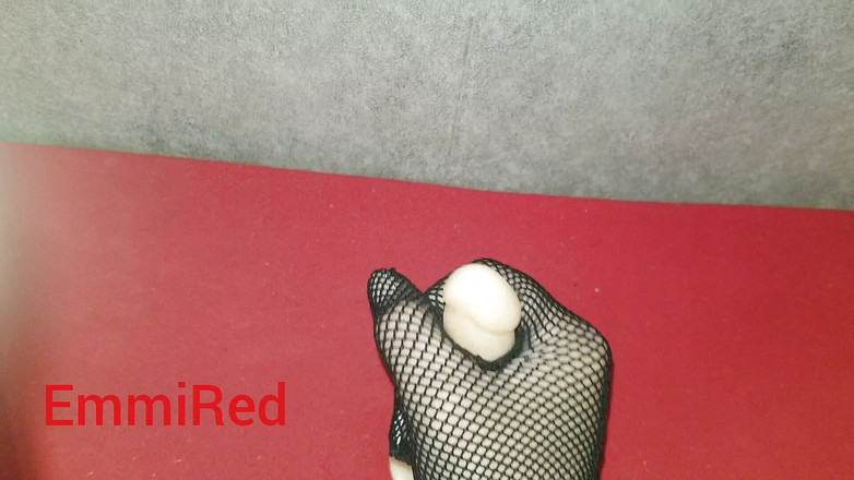 EmmiRed: 性感的艾米玩硅胶小鸡巴