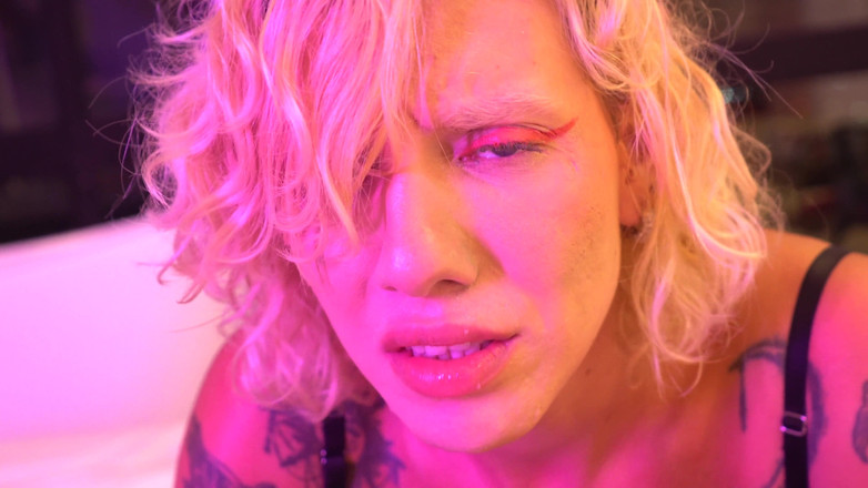 Docedeleite: Berambut perang panas mempunyai seks oral dan melancap di belakang...