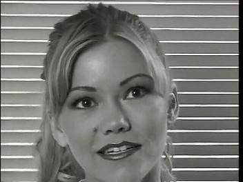 Lethal Babes: ベッドの上で十代の女子大生の肛門