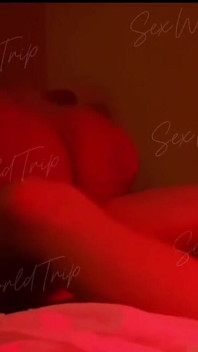 Sexworldtrip - cewek latina hot amatir di kamar hotel dengan lampu merah, rekaman seks asli nyepong & ngentot