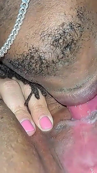 WildEnglishbbw बड़ा काला लंड nata4sex मेरी चूत चाट रहा है जो मेरे भगशेफ पर उसका लंड रगड़ रही है