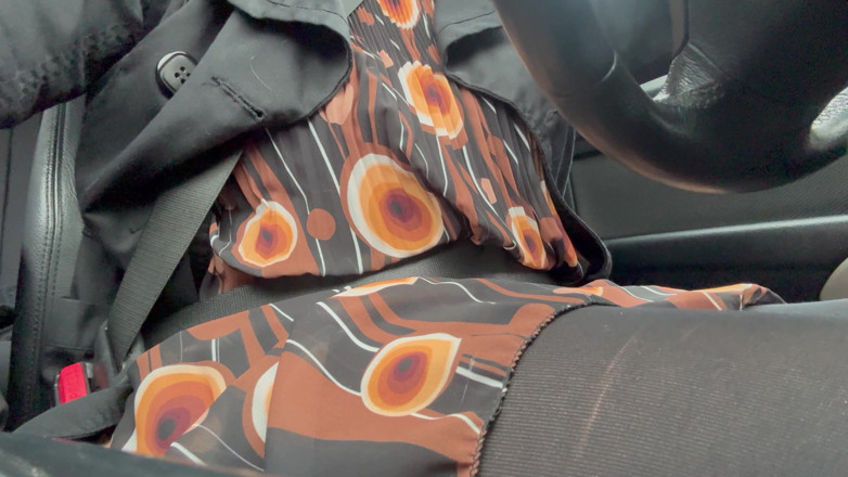 Step Mommy: Une belle-mère élégante se rend au bureau avec des collants et...