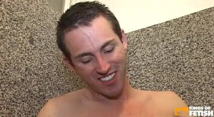 Gay Diaries: Dois caras chupam seus paus grandes e fodem fundo no...