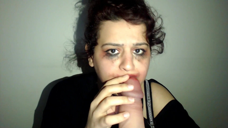 Evelyn Butt: Teen babe blowjob ends with cum in mouth