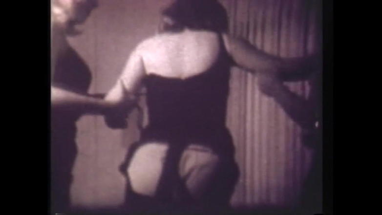 Vintage Megastore Full hd: लेस्बियन पिटाई