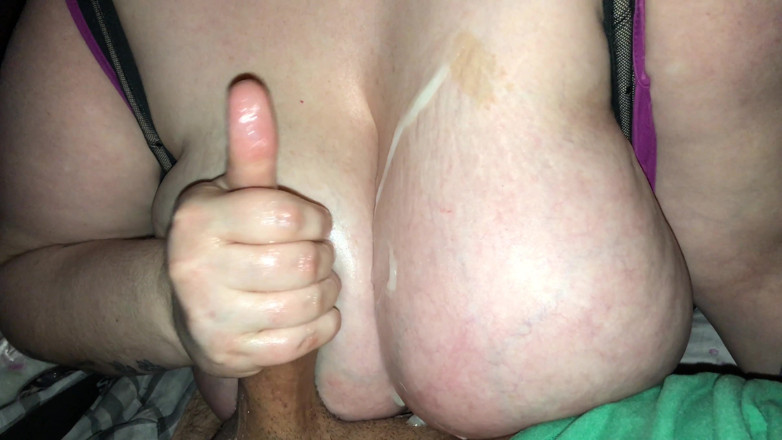XXX Freak: Ela me faz gozar em seus peitos gigantes!