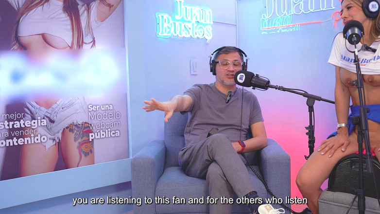 JuanBustos: Cristinavegas，一个拉丁网络摄像头模特，在juanbustospodcast上骑乘性爱机器打破她的阴蒂。