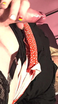 Horny Nikki Squirts