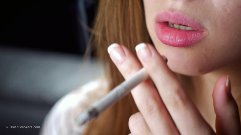 Russian Smokers: Yumuşak Rus güzel sigara içiyor sakin anlar