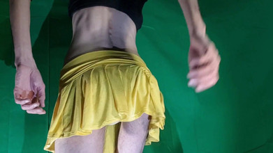 HeIsSooThin: Blasser gelber tanga unter gelbem rock