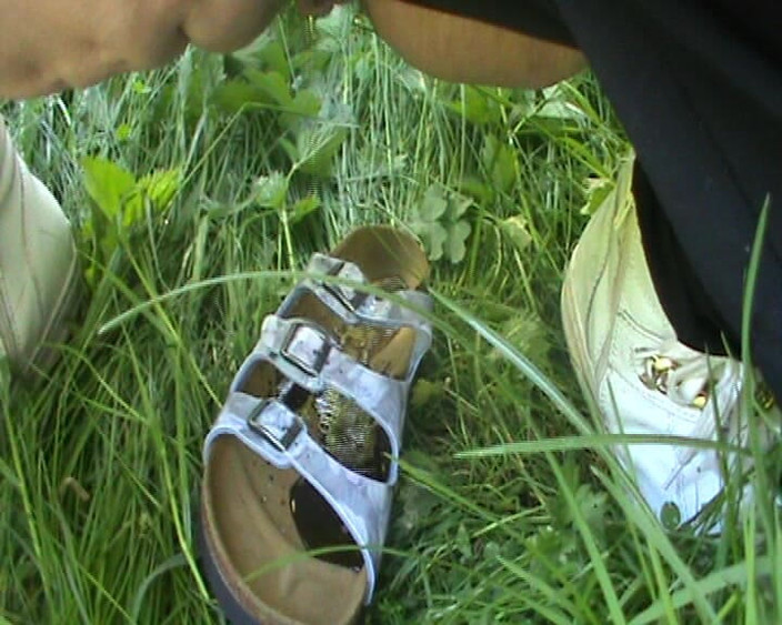 tammara big: Precaución Al Aire Libre: Orino Incluso Con Zapatos