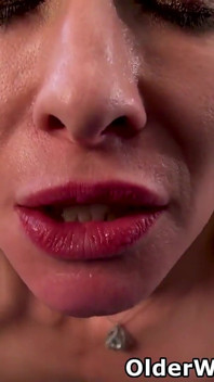 Blonde MILF ciel aus den usa wird dich mit ihrem dünnen körper und lustvoller muschi verführen