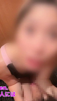 [헌팅과 혼욕 사우나에서] 휴게실에서 신음소리를 억누르면서