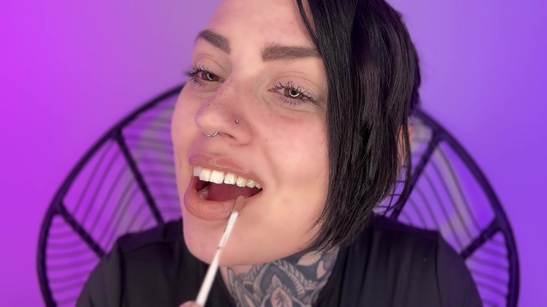 Miss Valentina: 립글로스 예배