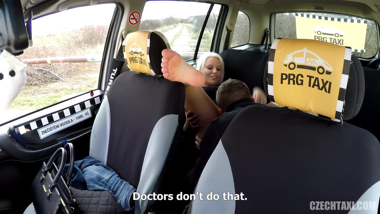 Czech Taxi: Vollbusige blonde muschicat