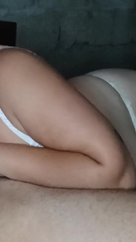 Pequena Z*rr* Latina Se Lleva Gran Carga De Semen En La Boca