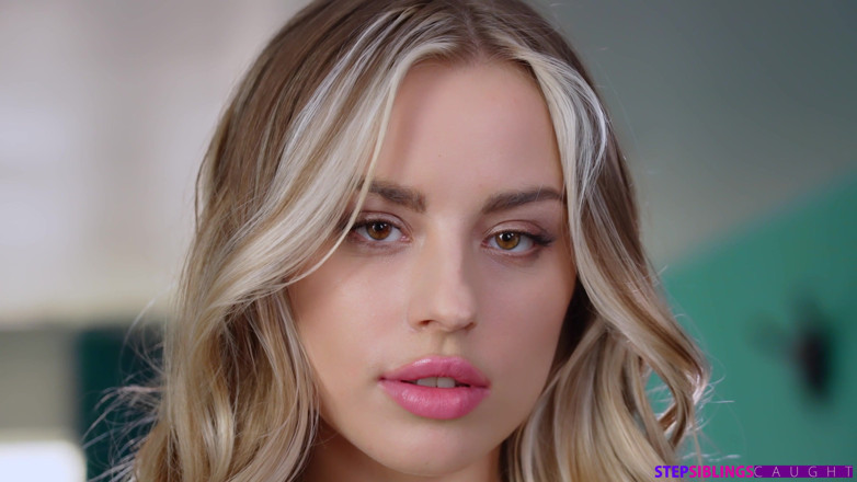 StepSiblings Caught: Duben 2022 Příchuť měsíce Anna Claire Clouds - S2:e9