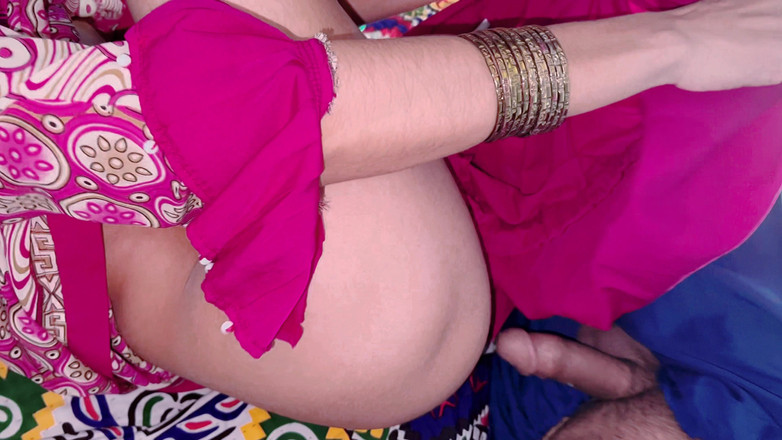 TomatoBig: Super Desi Bhabhi 18letá dívka krásná mladá dívka v hostelu