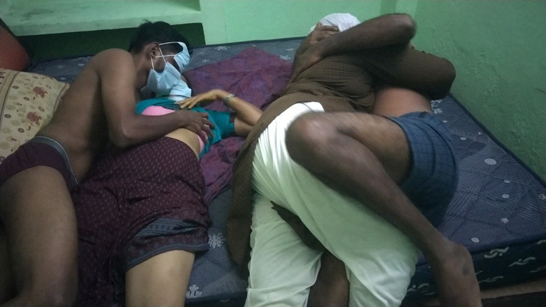 Benita sweety: Dörtlü ateşli çiftler evimde değiş tokuş yapıyor