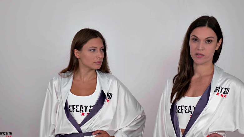 Defeated Sex Fight: Talia и Alyssa - К сексуальным горячим девушкам в агрессивном бою