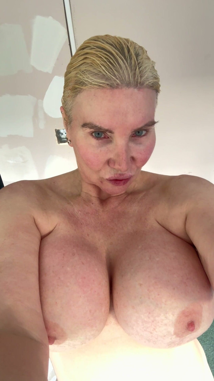 Sophie James: Soaking Wet &amp; Freshly Shaved... Come Look