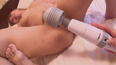 Very hot hardcore: Blonďatá Asiatka šťastně sála velkého čůráka a začala na něm jezdit