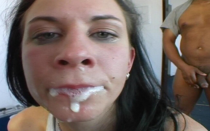 Genuine XXX: Irklararası sürtükler grup seks sert oral çifte penetrasyonla bitiyor