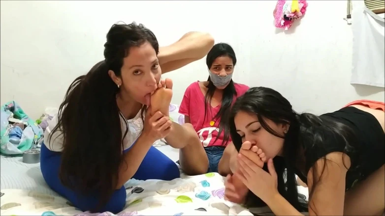 Selfgags Latina Bondage: Подчищаю грязные ступни Maria!