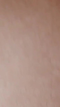 Lei è un pacchetto completo, ha una grandi tette, un gran culetto, la figa bagnata e può twerka su un cazzo