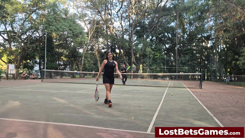 Lost Bets Games: Рафаела та Ігор виставляють свій стрип-тенісний матч на вулиці