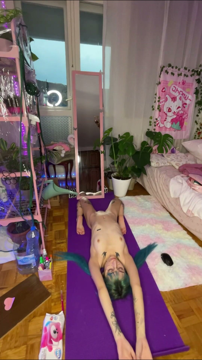 lanalovacutie: Yoga Naked