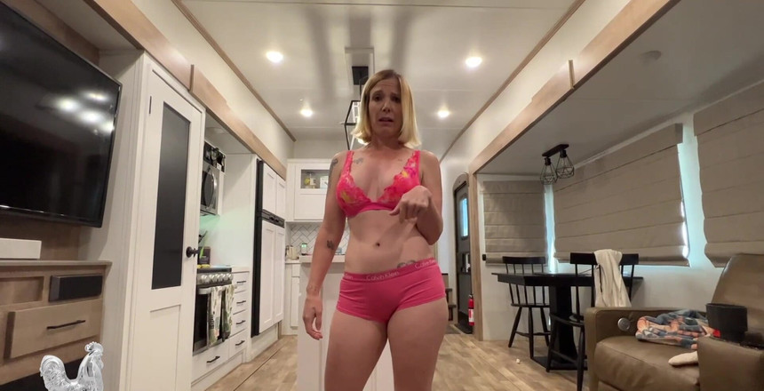 Jane Cane: 금요일 아침에 오는 ... 내 새엄마를 협박해 포르노에 빠져들게 해줘