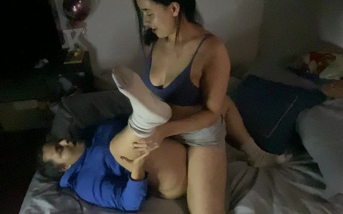 Zoe &amp; Melissa: Lesbian seks scissor sebelum tidur