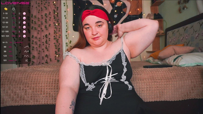 AssGives: Muie de la o femeie mare și țâțoasă cu discuție