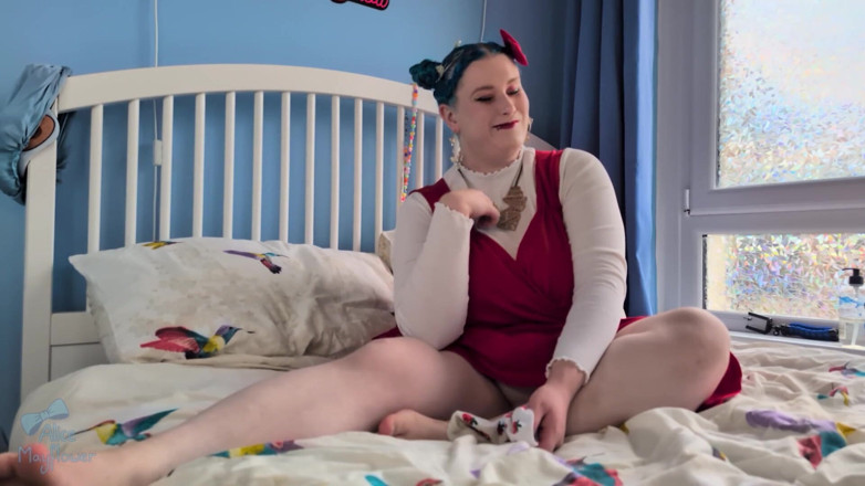 Alice_Mayflower_Scottish: Kult stóp w czerwonej sukience - Solo Girl