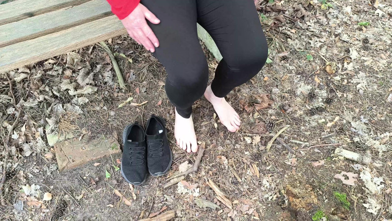 Bouncy Tits Action: Vagina Slapping on the Bench