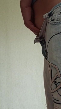 Dua pacarku lagi asik masturbasi pakai jeans sampai muncrat