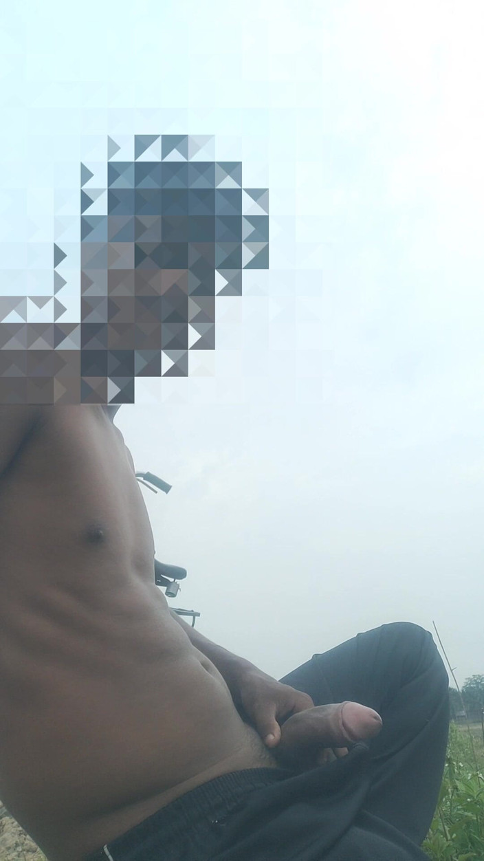 Assamesebodoboy: Açık havada yol kenarında eşcinsel erkekler mastürbasyon seks videosu