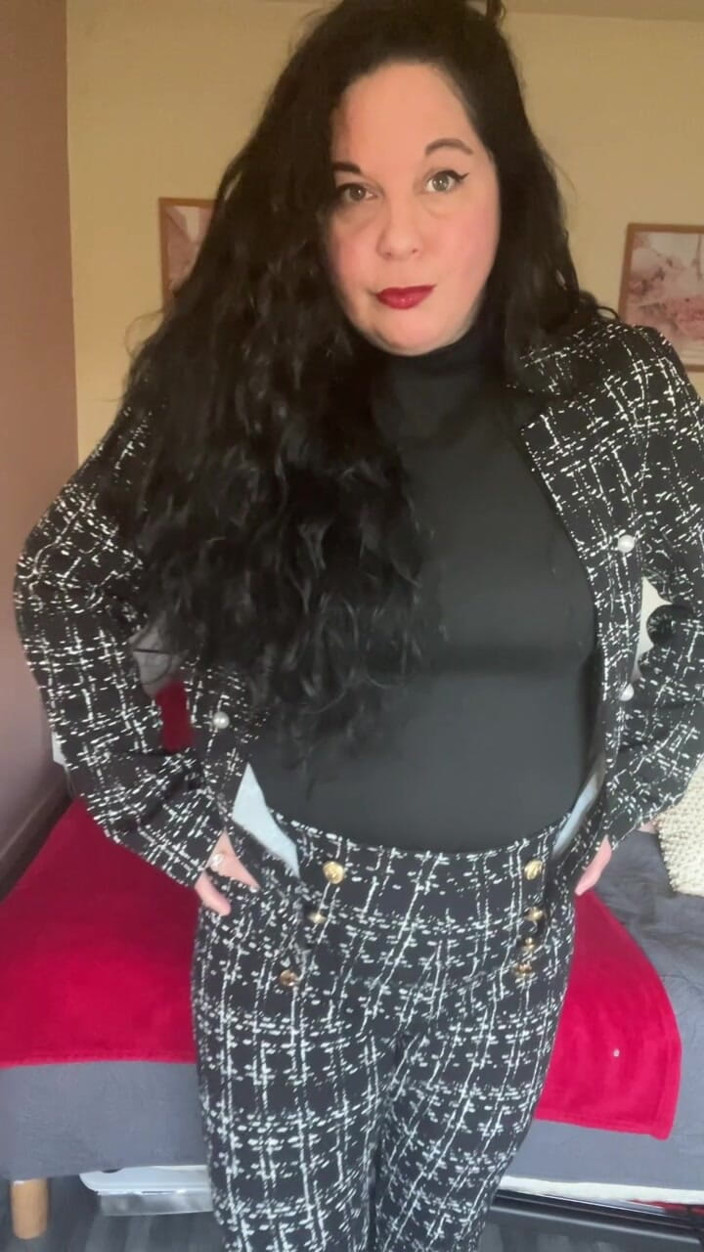 Maitresse Clara: Я позорю вас всех элегантностью