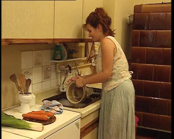 YOUR FIRST PORN: Fanny masuk ke dapurku - fanny