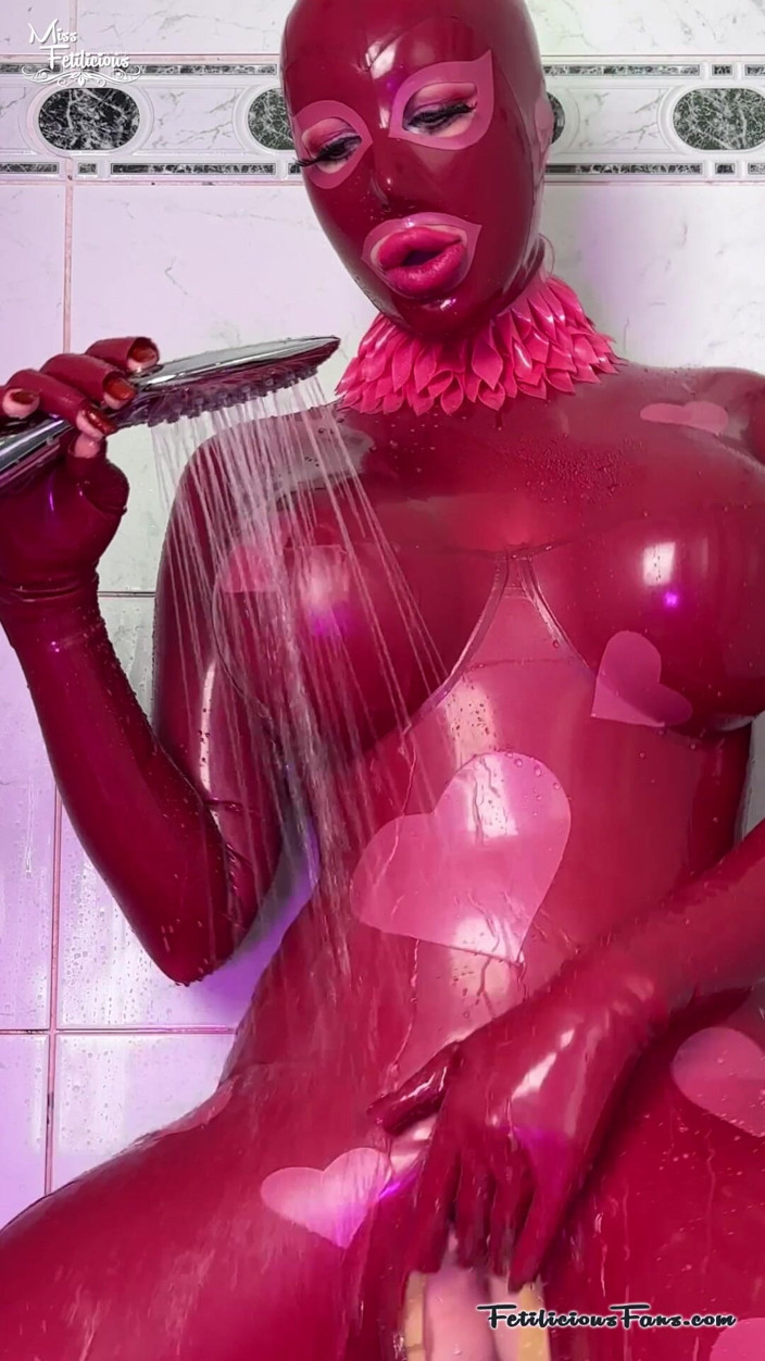 Miss_Fetilicious: Miss Fetilicious Is Having Horny Shower Fun in Latex