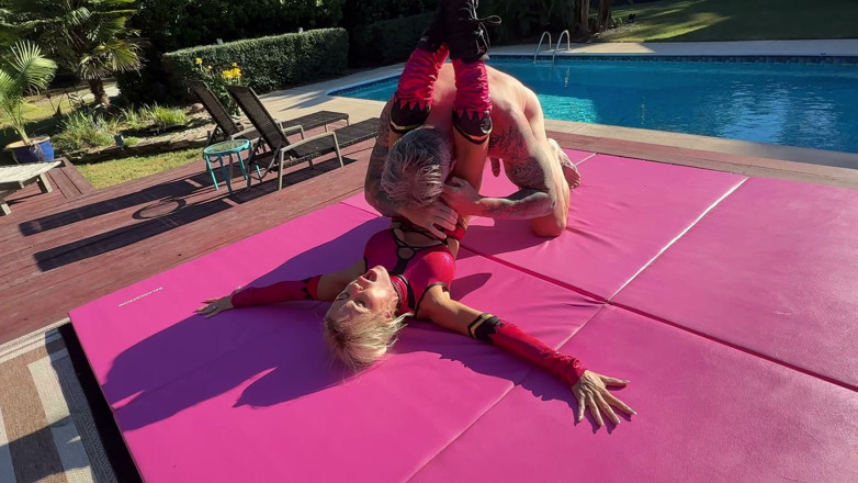 Tatiana Steele: Outdoor Sexwrestle Tatiana Steele Vs Jay Spear