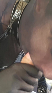 Cam pov thổi kèn nylon đen