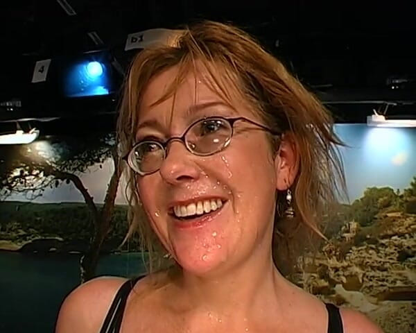 GGG John Thompson OLD STYLE: Blonde MILF Und Latina-schlampe Nehmen Fetten 8-zoll-schwanz Im Stripclub Tief in...